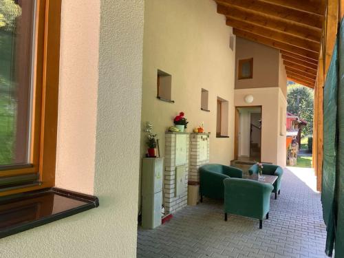 Srní- Červený byt/ dvojdomek u hotelu Vydra (Srni- Cerveny byt/ dvojdomek u hotelu Vydra) in 簡妮