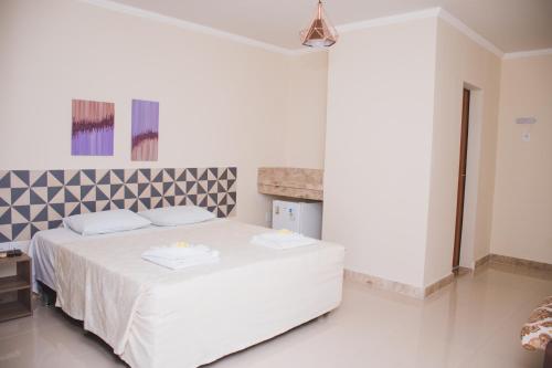 1 double bed, 2 twin beds