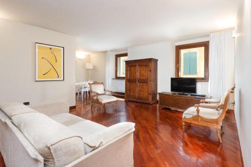 Cozy 2 bedroom in the heart of Verona