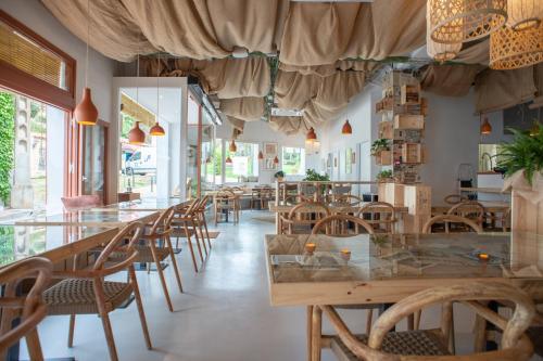 레스토랑, Hostal Sa Teula in 칼레야 데 파라프루헬