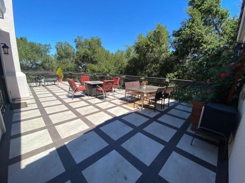 Private 4 bedroom gated Villa with free parking in Los Gatos (CA)