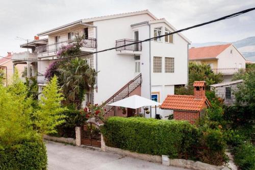 Apartments with a parking space Kastel Stafilic, Kastela - 20153 – khách sạn tại Kastel Novi