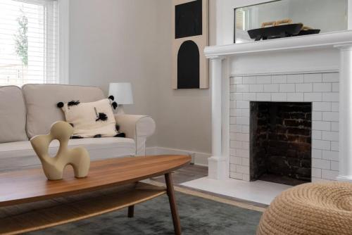 Deluxe 4-Bedroom w Huge Deck 3-Min to Downtown in Cincinnati, USA