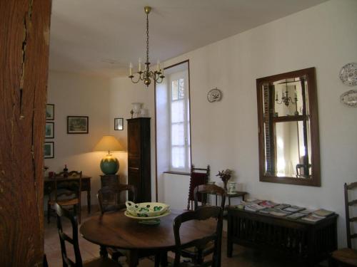 Gîte Dompierre-sur-Besbre, 4 pièces, 6 personnes - FR-1-489-112