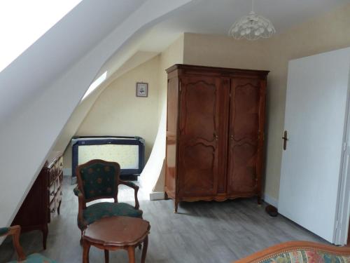 Gîte Dompierre-sur-Besbre, 4 pièces, 6 personnes - FR-1-489-112