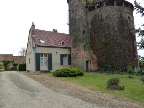 Gîte Dompierre-sur-Besbre, 4 pièces, 6 personnes - FR-1-489-112