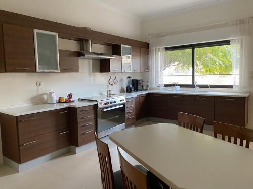 Contemporary Semi Villa Apartment with Private Entrance in Khalda - image 8