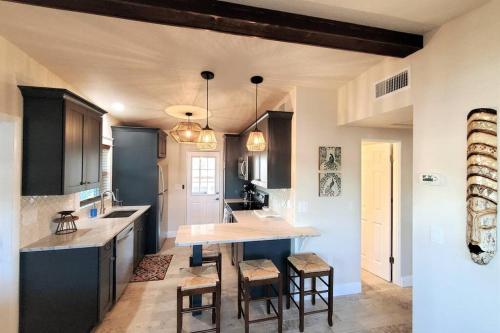 Bali Bungalow - Downtown Cocoa Beach in Cocoa Beach, USA