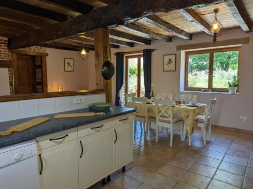 Spacieuse maison à Massignac avec jardin privatif - FR-1-653-213 (Spacieuse maison a Massignac avec jardin privatif - FR-1-653-213) in Massignac