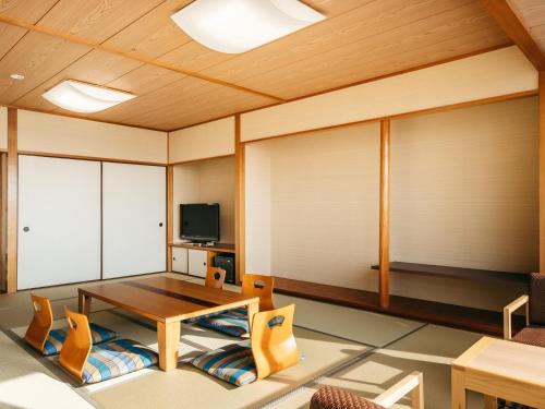 Japanese-style Room with 12 Tatami (MAX 6 Adults)