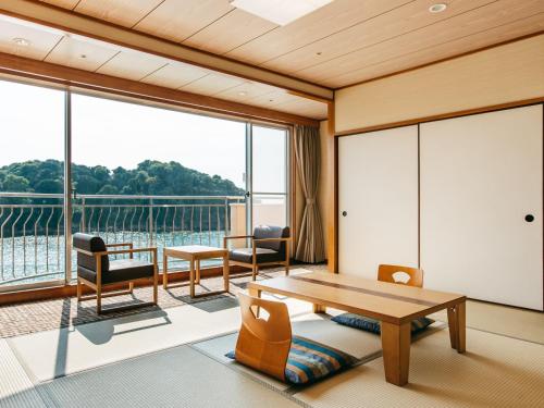 Japanese-style Room with 10 Tatami (MAX 5 Adults)