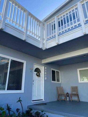Blue Whale Inn Pet and Kid Friendly Unit C thumb 2