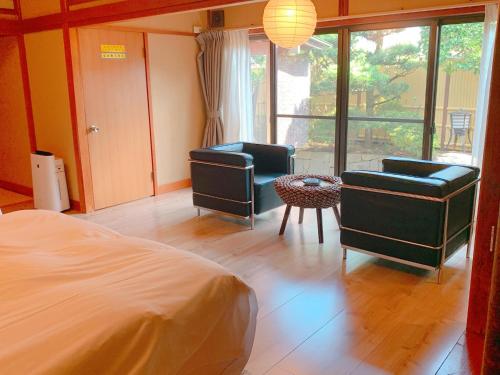 room detail thumbnail 1