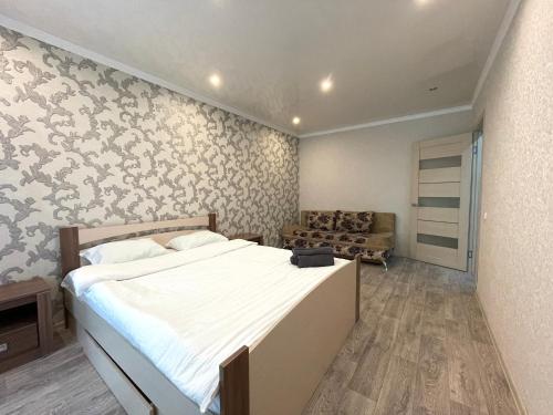 Pat, Абая 35, центр, 1-комн. квартира целиком с белым постельным in Petropavlovsk