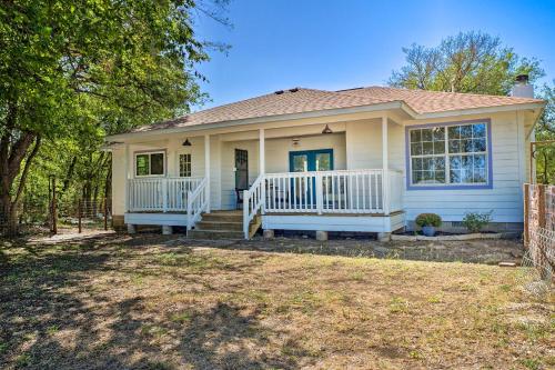 Blackberry Roost Home about 4 Mi to Downtown Salado