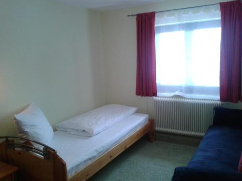 1 queen bed, 1 twin bed, 1 sofa bed