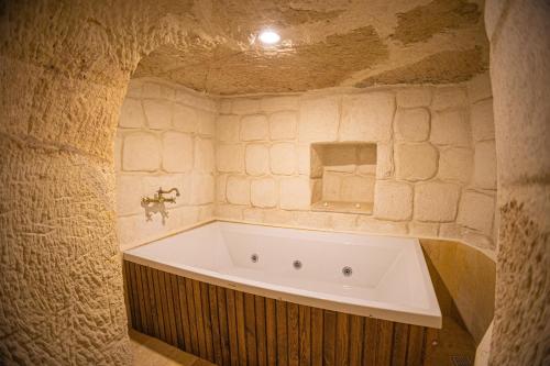 Pietra Cave Suites