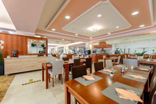 Restaurant, Villa Lovorka - Hotel Resort Drazica in Krk Island