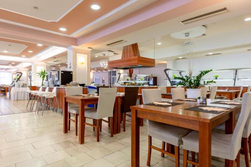 Restaurant, Villa Lovorka - Hotel Resort Drazica in Krk Island