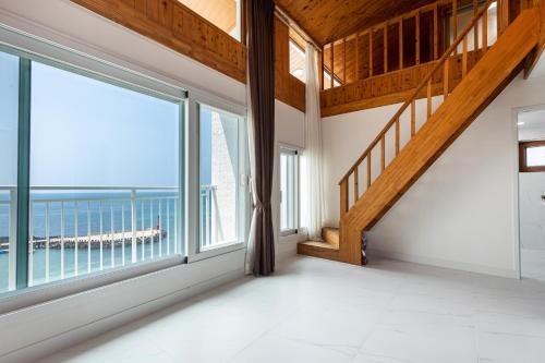 Aewol Oceanstay Room Type - Family Room with Sea View Aewol Oceanstay Room Type - Family Room with Sea View
