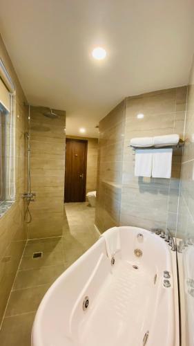 room detail thumbnail 2