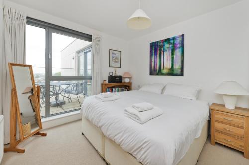 Superb apartment with terrace near the river in Putney by UnderTheDoormat - main image