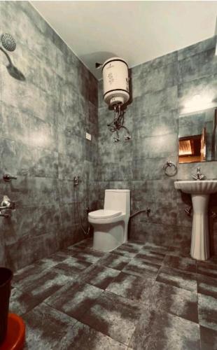 Bathroom, Shivalaya Retreat Hotel & Resort  in Manali