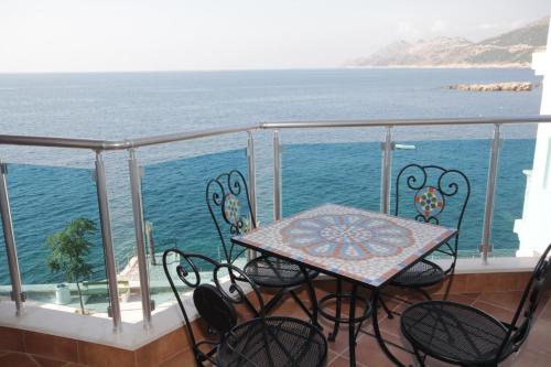 Comfort One-Bedroom Apartment with Sea View  image 9