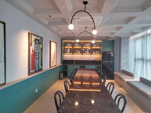 Scarletz Suites KLCC I HomeBrickz, Kuala Lumpur