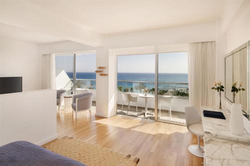 Grecian Sands Hotel - image 2