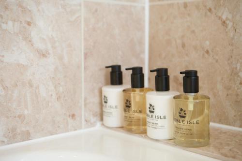 The Victoria - image 8