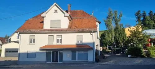 NGUYEN LE 3 Schlafzimmer, 7 Bette,Dusche, 2 WC , Küche ab 2 Übernachtungen in Neukirch, Deutschland