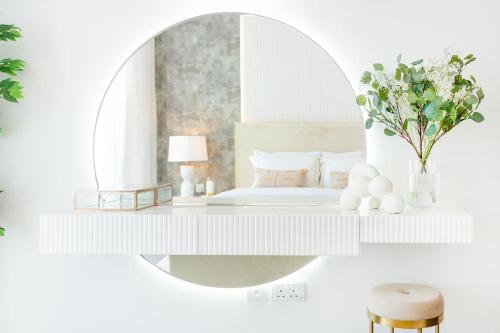 ON OFF HH- CREEK HARBOUR-Lavish Parisian 2 BR - image 4