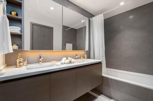 ON OFF HH- CREEK HARBOUR-Lavish Parisian 2 BR - main image