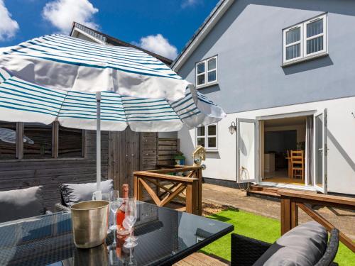 New Detached 3 Bed Luxe House on Exclusive Private Estate Close to Coast . Sleeps 6