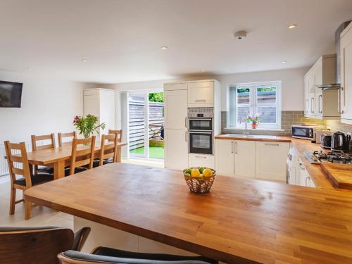 New Detached 3 Bed Luxe House on Exclusive Private Estate Close to Coast . Sleeps 6