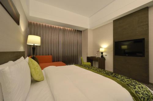 room detail thumbnail 1