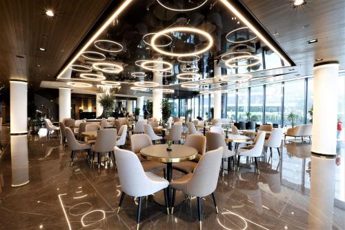 Grand Plaza Hotel & Congress Center in Любляна