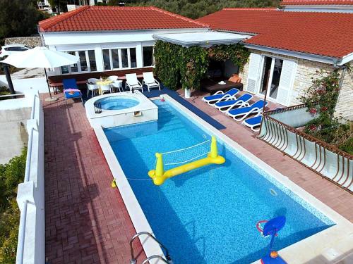 Villa Lucia with private pool and a whirlpool - Accommodation - Vis