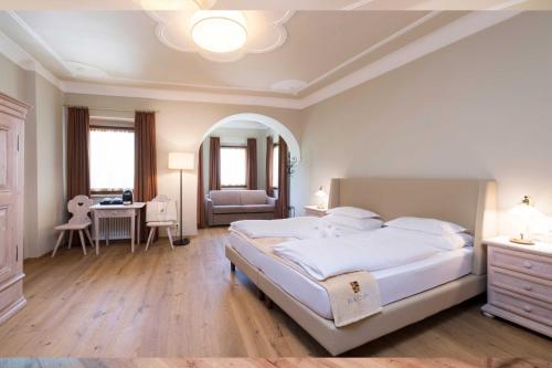 Book the Large Double Room Large Double Room