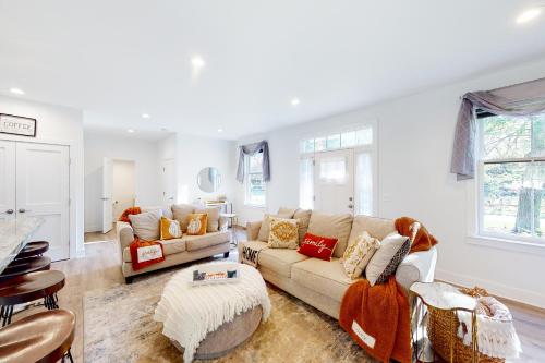 Pasadena Retreat in Glen Burnie