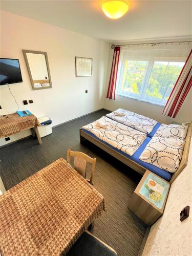 2 twin beds