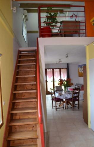 L'Abbesse in ปัวเตียร์ ฟูตูโรสโคป