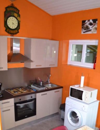 L'Abbesse in ปัวเตียร์ ฟูตูโรสโคป