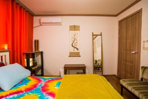 room detail thumbnail 2