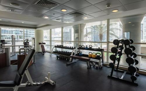 Trendy Bright Apartment with Marina Pool and Ain Views - image 6