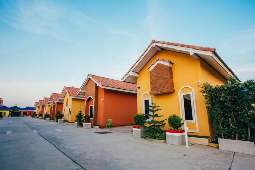 Entrance, Windsor Resort in Lopburi