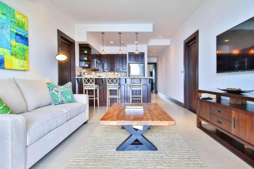 One-Bedroom Condo room in 360 Splendor 205 Ocean View Condo- With Breakfast