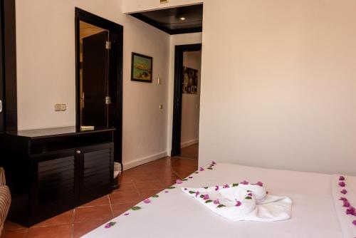 Nama bay palm resort