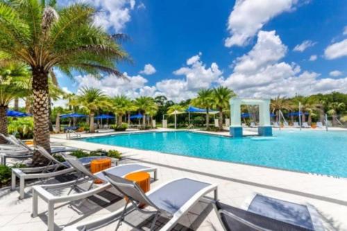 Lovely 6B Home with Private Pool & Spa Near Disney - image 10